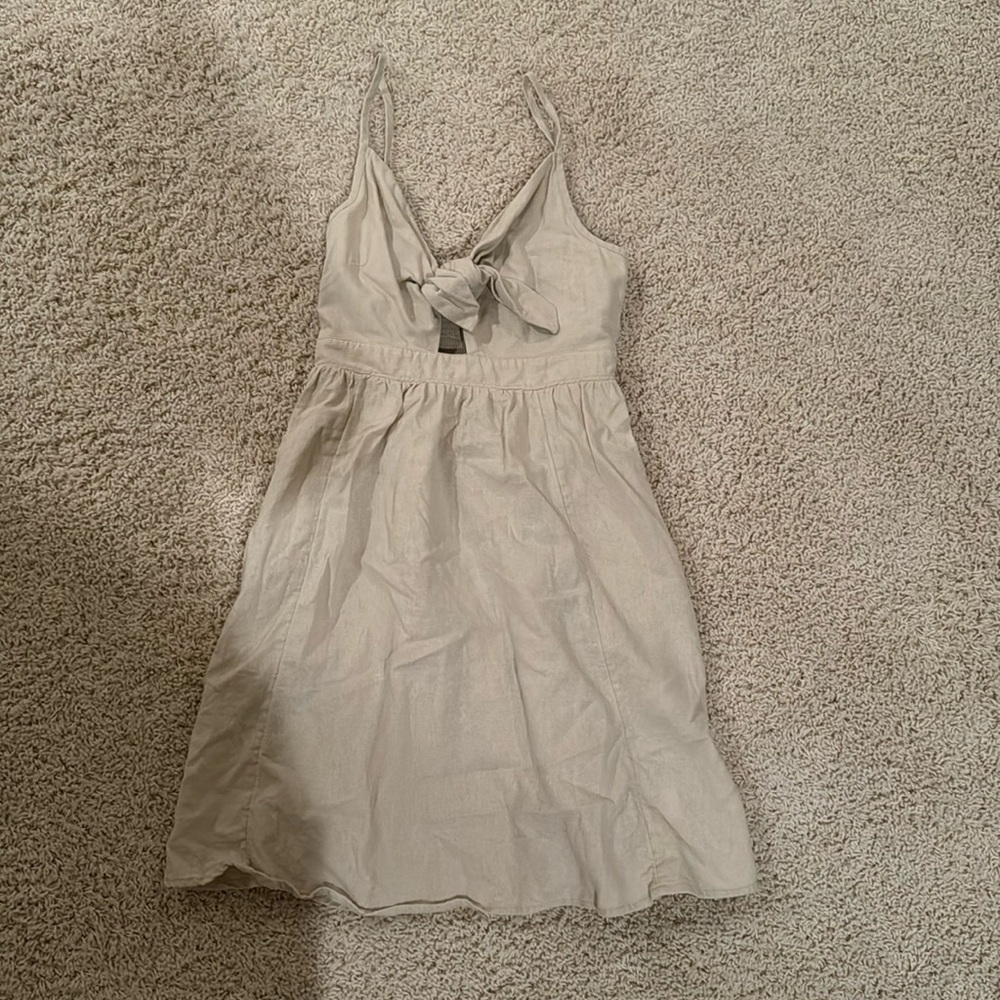 Cute Old navy dress with cutout, never worn
